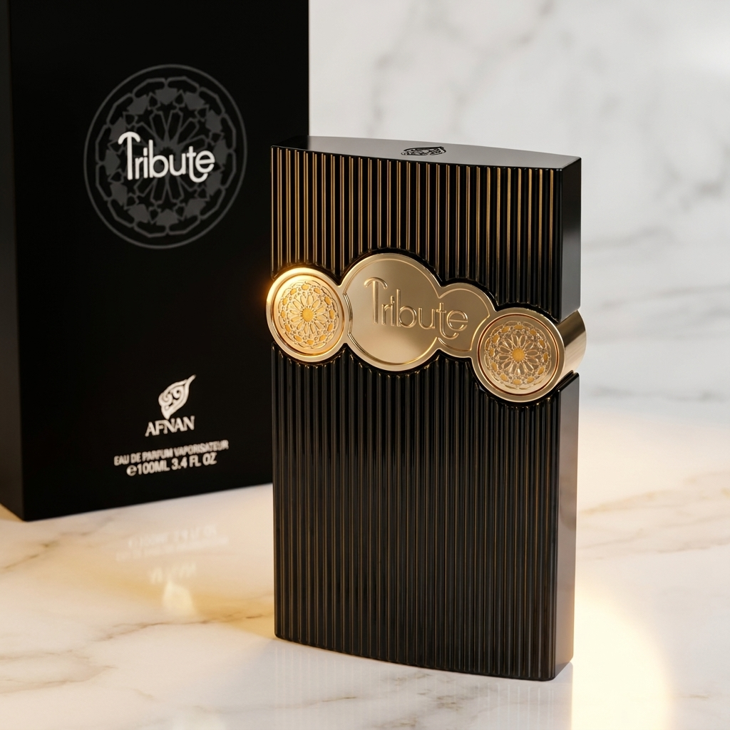 Frasco de perfume Tribute Black da Afnan, em vidro preto listrado com detalhes dourados, ao lado da caixa do produto sobre superfície de mármore.