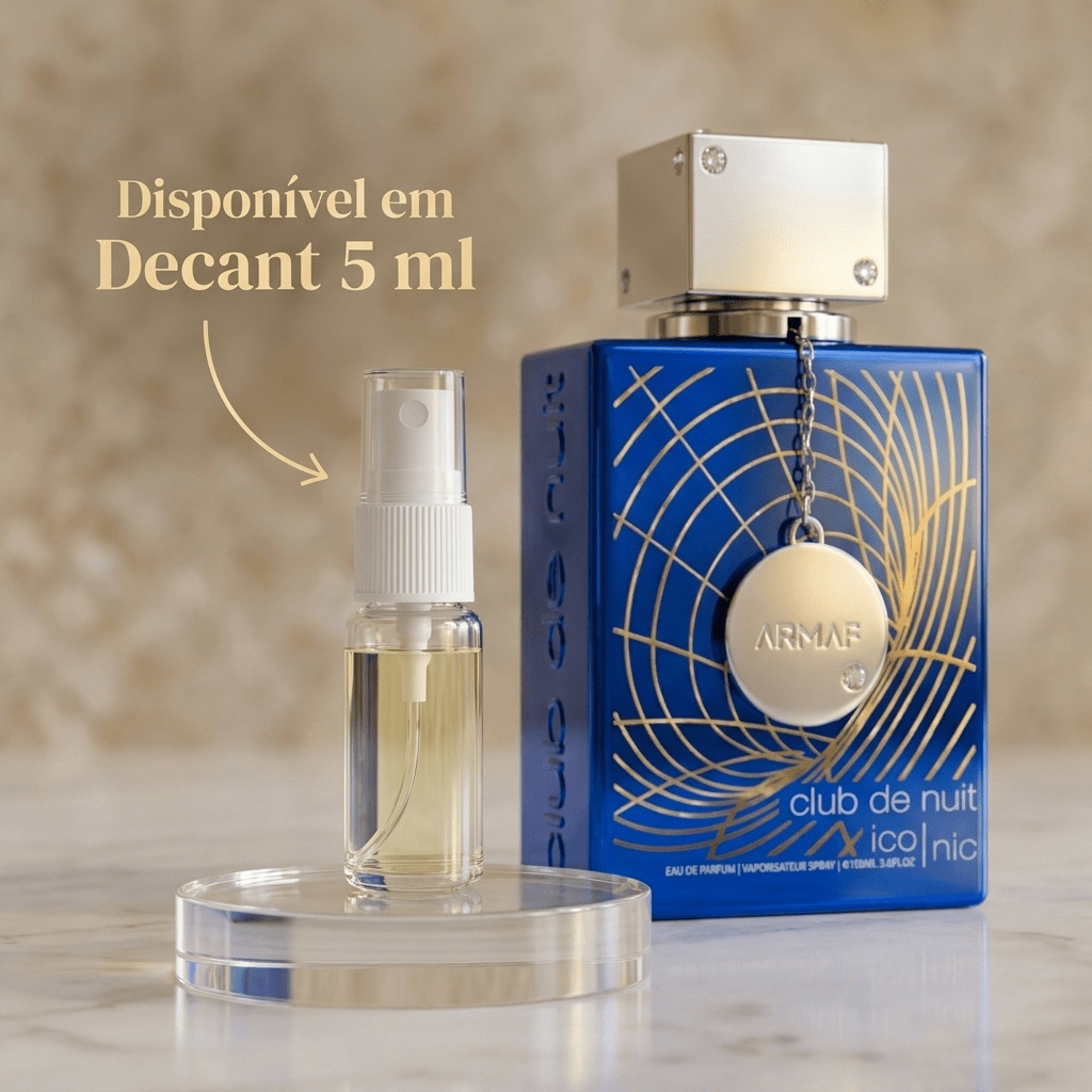 Decante de 5ml do perfume Armaf Club de Nuit Iconic ao lado do frasco original azul com pingente dourado.