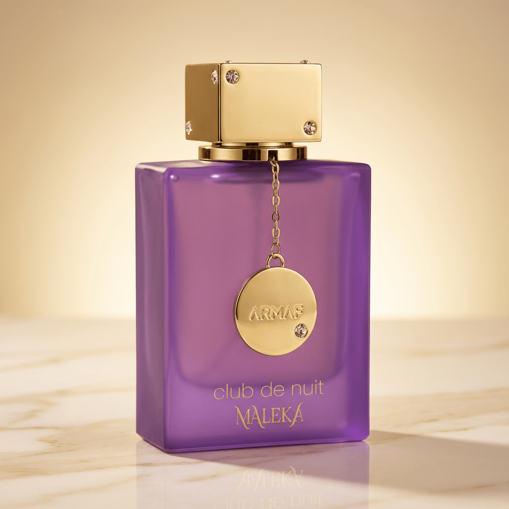 Perfume Club de Nuit Maleka da Armaf em frasco roxo com tampa dourada, vista frontal sobre mármore.