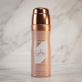 Body Spray Ameerat Al Arab Prive Rose da Asdaf 200ml, frasco metálico rose gold sobre mármore.