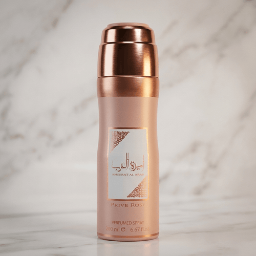 Body Spray Ameerat Al Arab Prive Rose da Asdaf 200ml, frasco metálico rose gold sobre mármore.