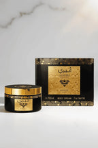 Body cream Athtri da Danlli em pote preto com detalhes dourados, ao lado da caixa original, sobre superfície clara