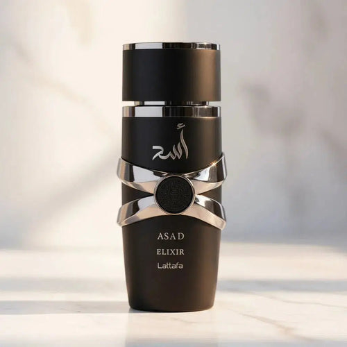 Perfume Asad Elixir da Lattafa em frasco marrom escuro com faixas metálicas cruzadas