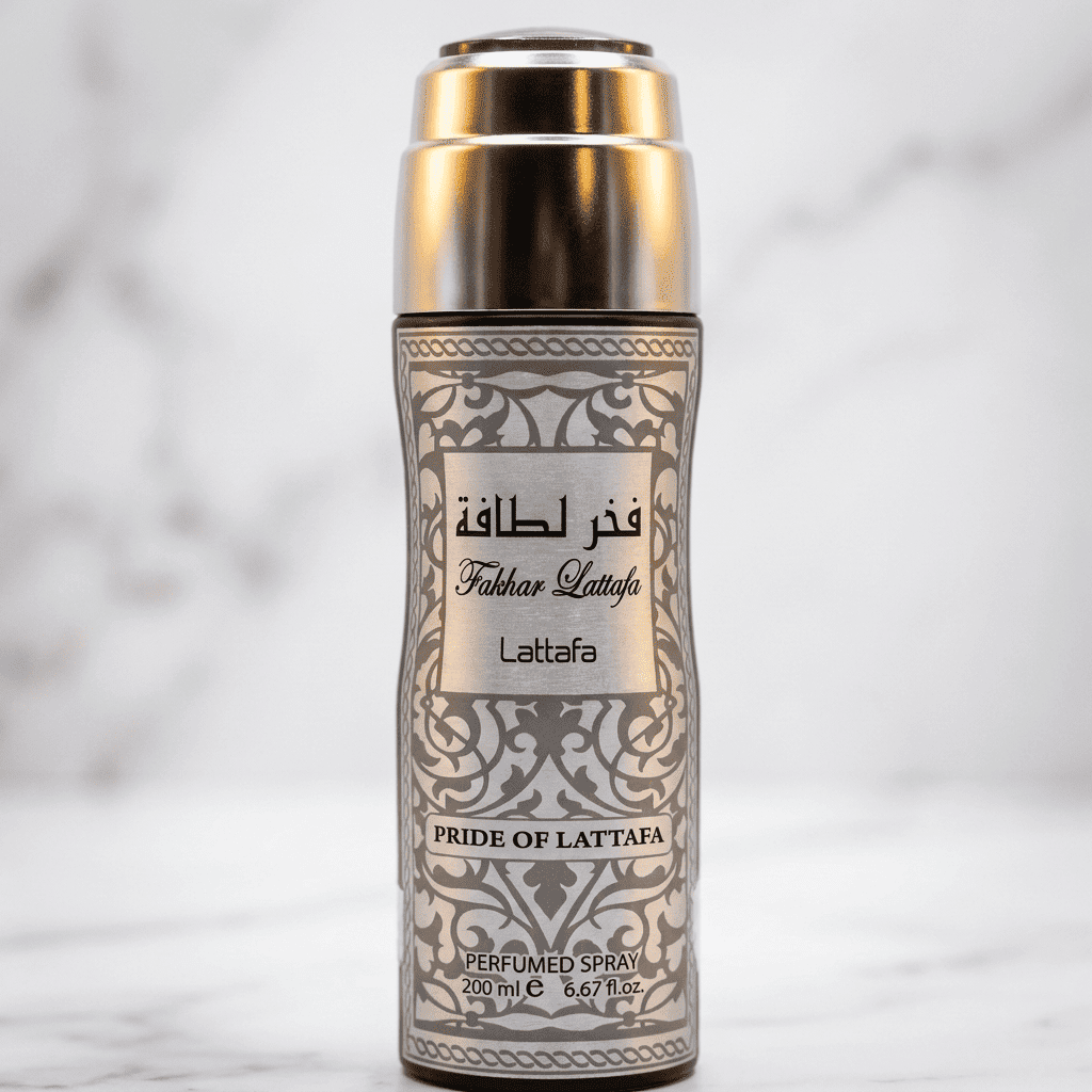 Body Spray Fakhar Black da Lattafa 200ml, frasco com tampa dourada e rótulo em padrão arabesco.