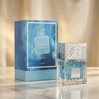 Perfume Khamrah Waha da Lattafa em frasco azul facetado com tampa prateada, ao lado da caixa azul original sobre mármore
