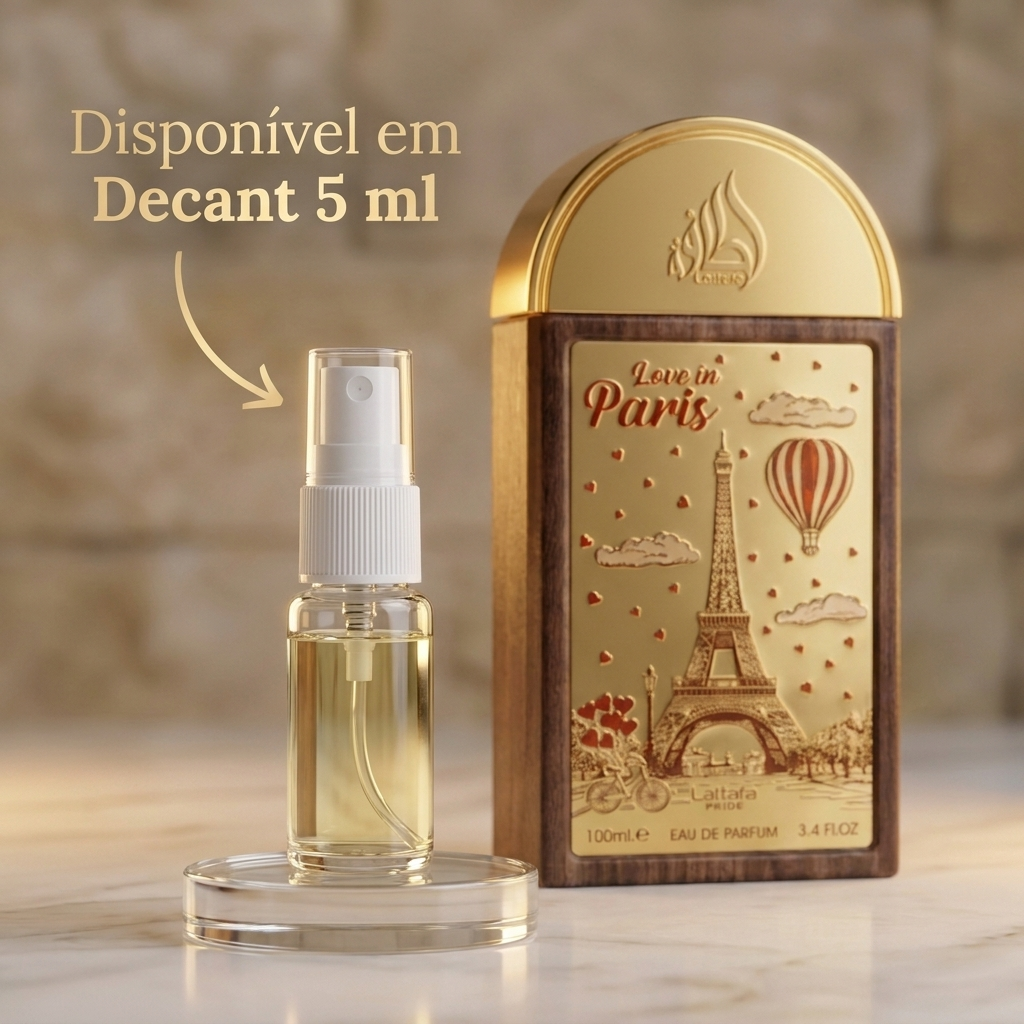 Decant de 5 ml do perfume Love in Paris, frasco de amostra ao lado da caixa dourada com ilustração da Torre Eiffel.