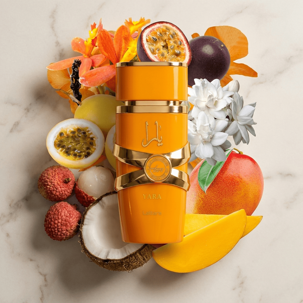 Perfume Yara da Lattafa em frasco laranja, cercado por frutas tropicais como maracujá, manga e lichia.