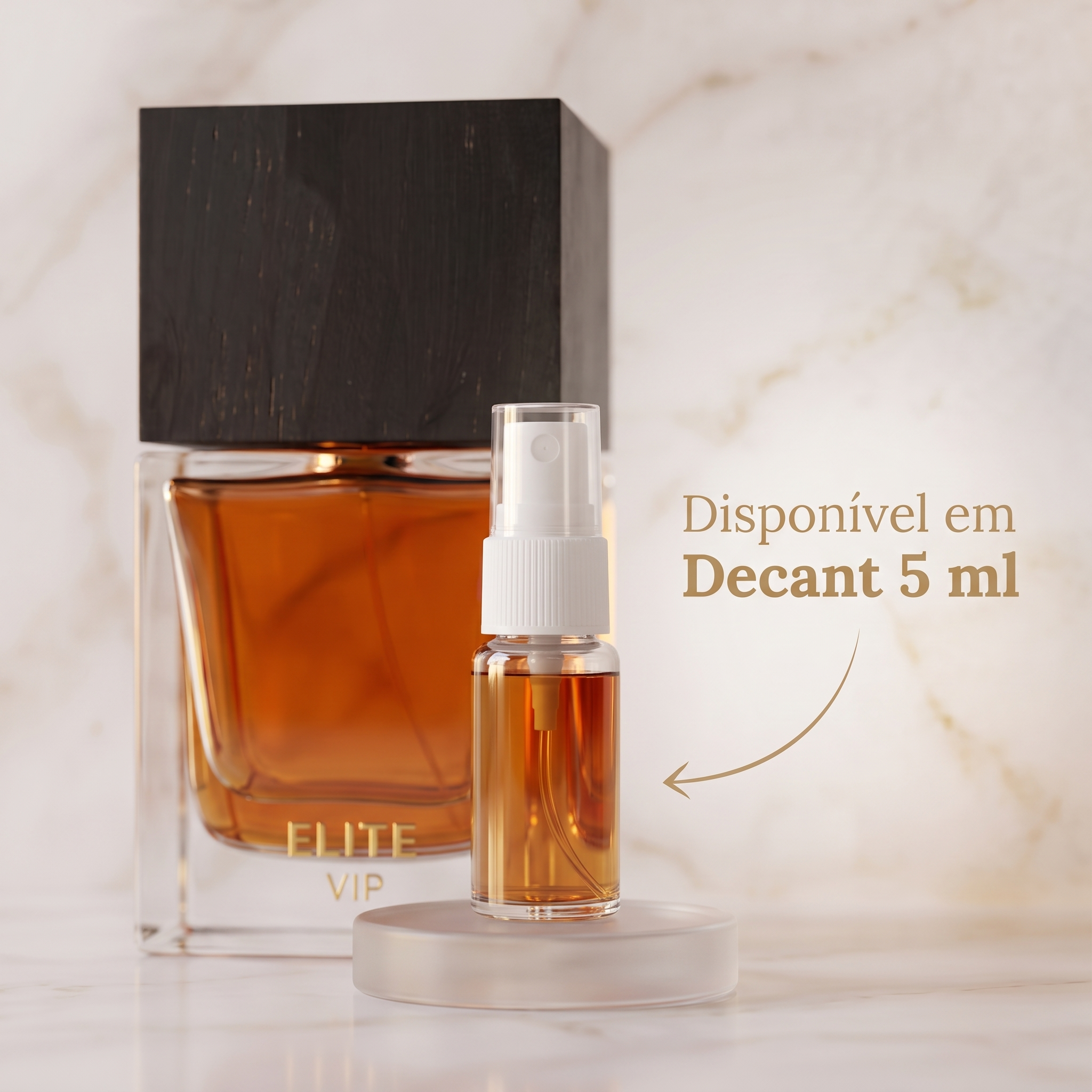Frasco âmbar do perfume Elite VIP com tampa preta de madeira, ao lado de um decant de 5 ml, anúncio de disponibilidade em decant.