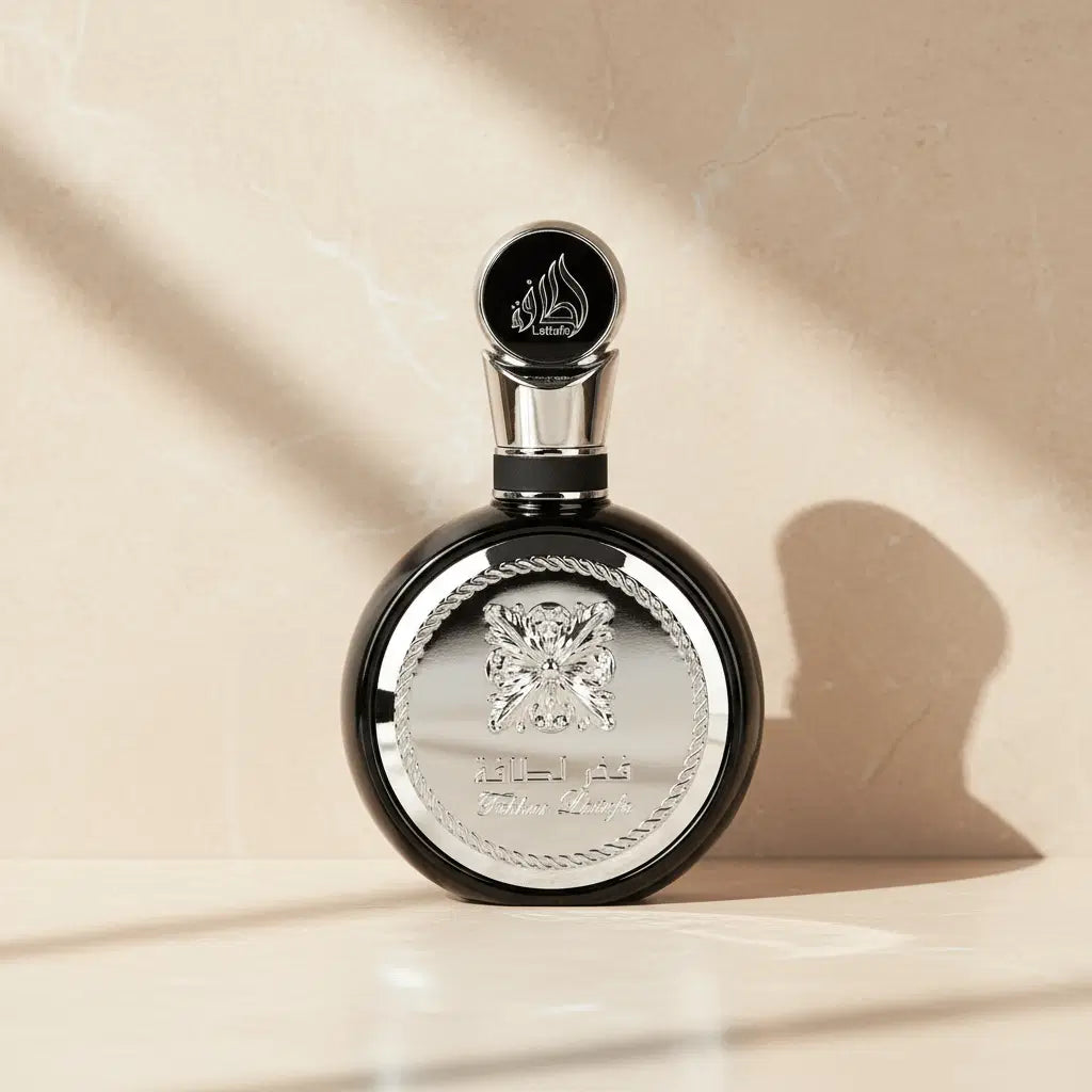Detalhe do frasco do Perfume Fakhar Black Masculino EDP 100ml