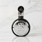 Perfume Fakhar Black Masculino EDP 100ml visto de frente