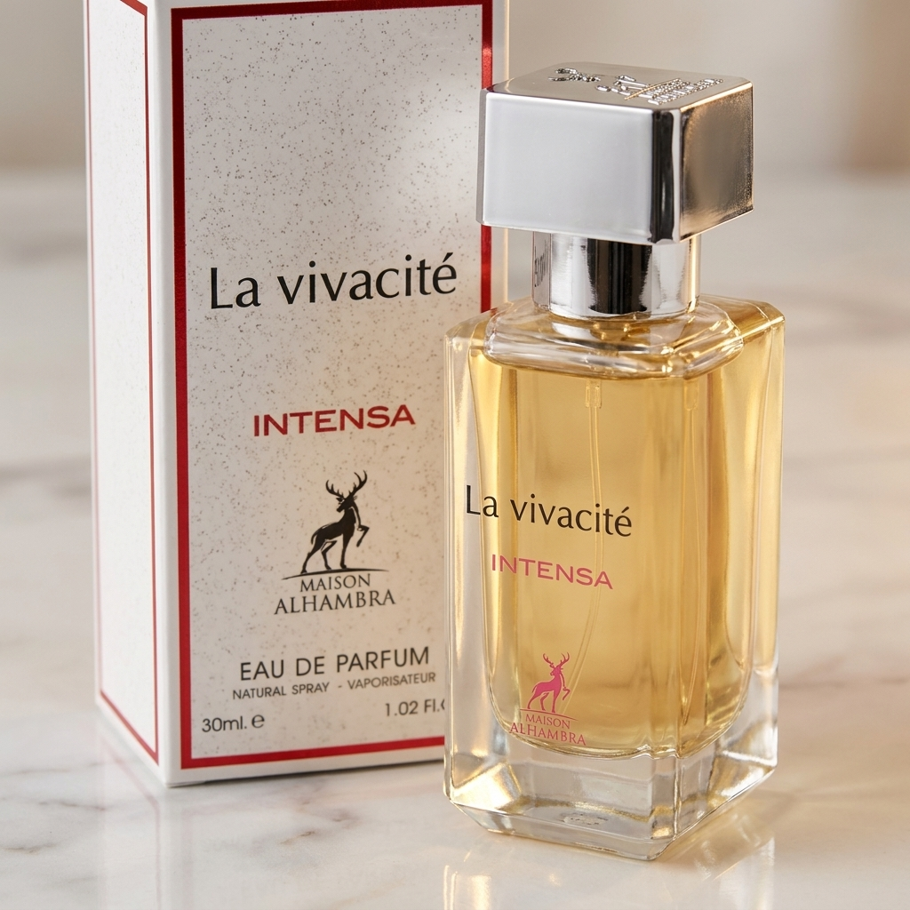 Frasco de perfume La Vivacite Intensa da Maison Alhambra ao lado da caixa branca com detalhes vermelhos.