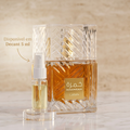 Frasco facetado do perfume Khamrah da Lattafa ao lado de um decant de 5ml sobre mármore