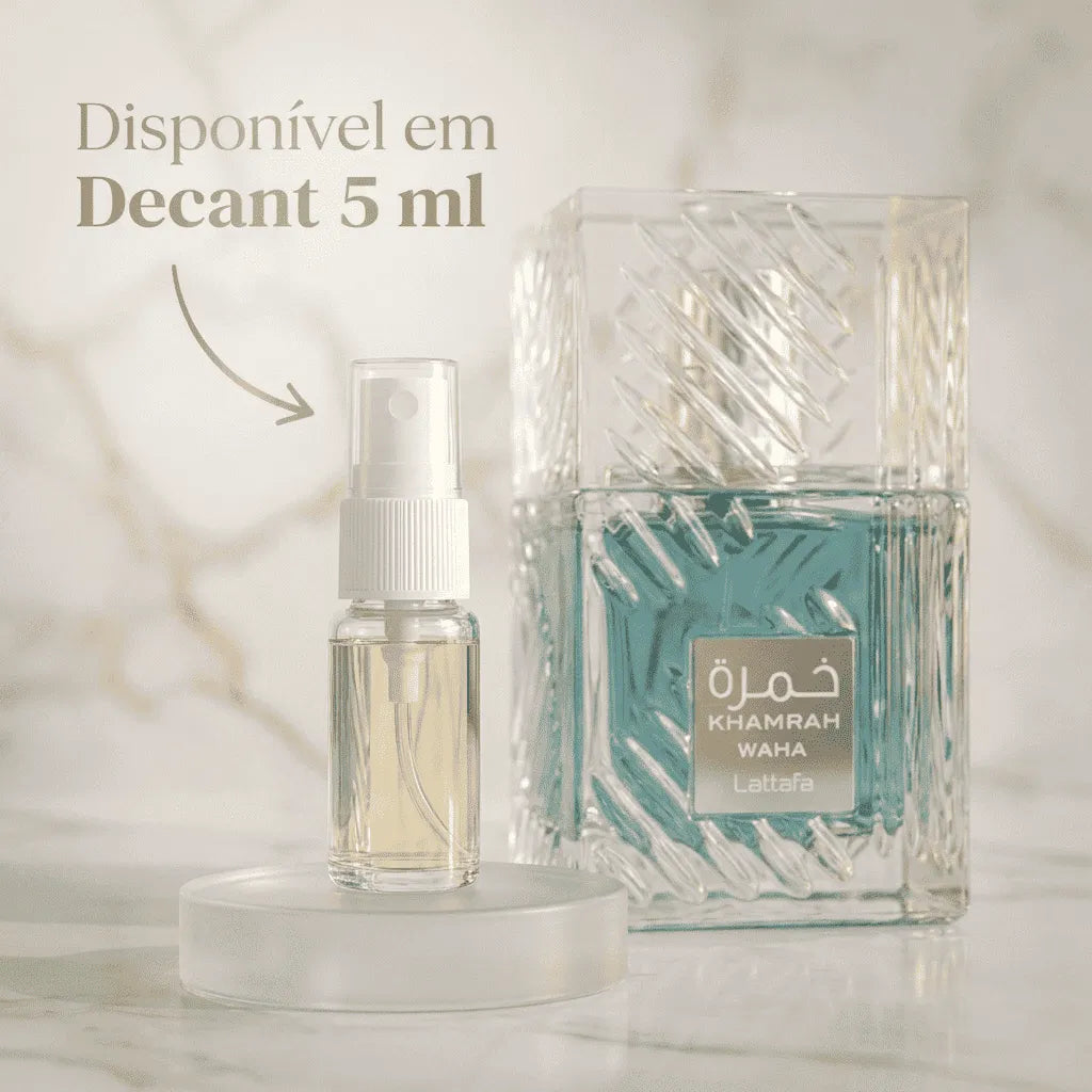 Perfume Khamrah Waha da Lattafa em frasco facetado transparente com líquido azul-esverdeado, ao lado de decant de 5ml