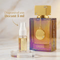 Perfume Armaf Club de Nuit Untold em frasco iridescente com tampa dourada, ao lado de decant de 5ml