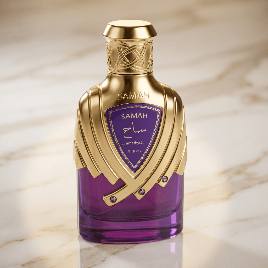 Perfume Samah Amethyst da Riiffs, frasco roxo com base de vidro transparente e tampa dourada, sobre mármore.